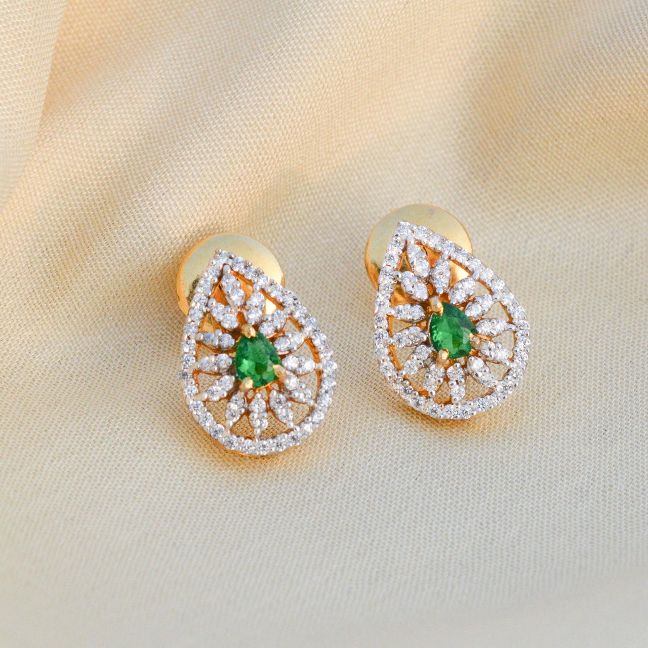 gold and diamond earrings at best price