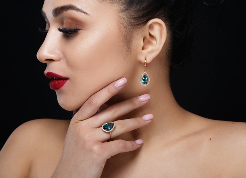 gold earing