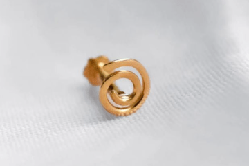 gold nose pin