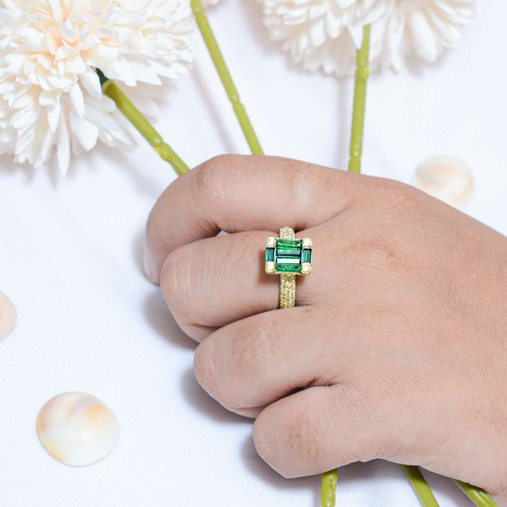 green stone gold ring