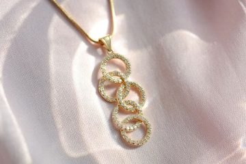gold and diamond necklace