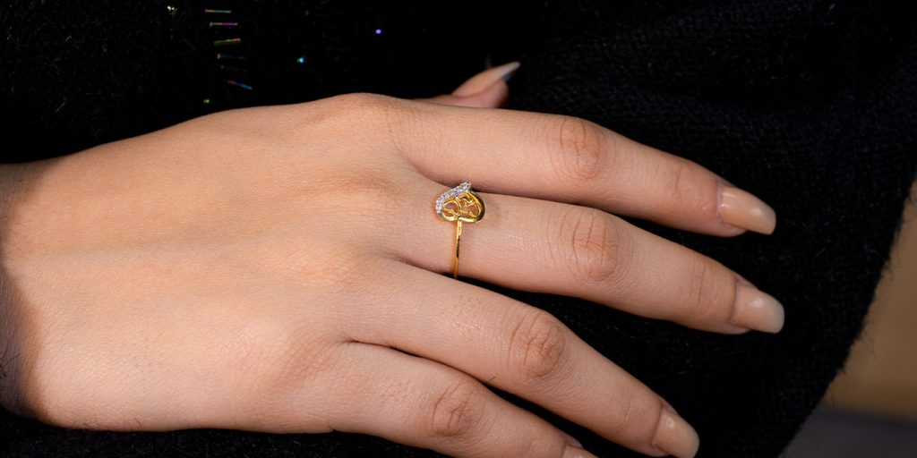 Unlocking the Secrets of Gold Rings: Which Hand Brings Good Luck in 2023?