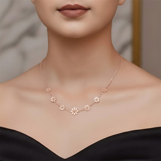 Daisy Bloom Necklace