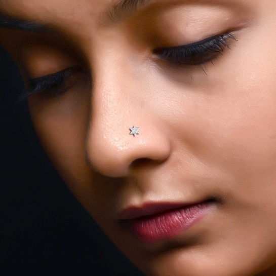 Beautiful Aarti Rose Gold Diamond Nosepin